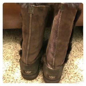 Brown women’s Uggs size 6